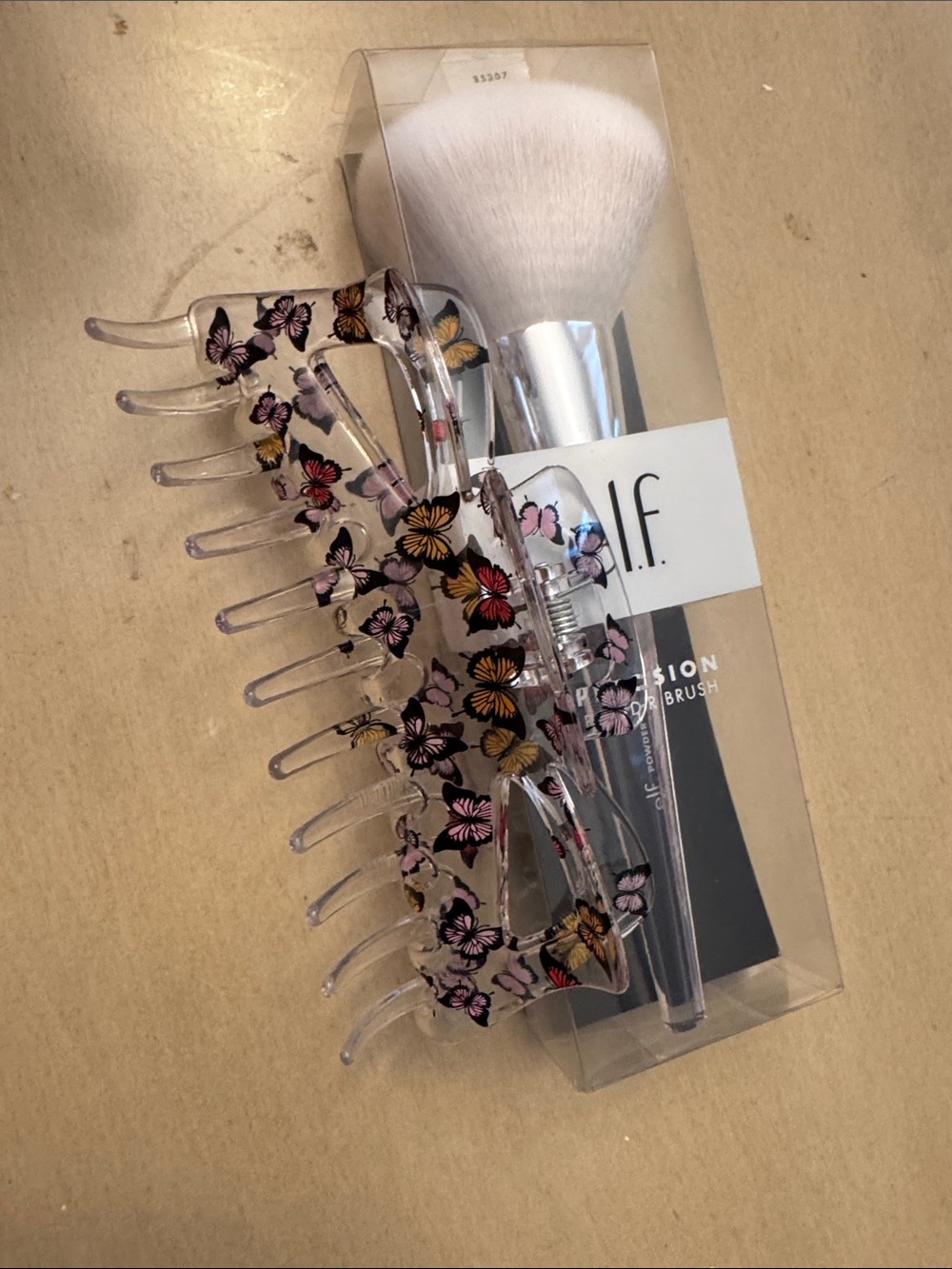 Elf powder brush with hair clip - Picture 5 of 6